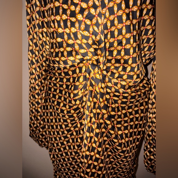 MINKPINK Black and Gold Geometric Mini Dress with cinched waistline NWT - Picture 4 of 7